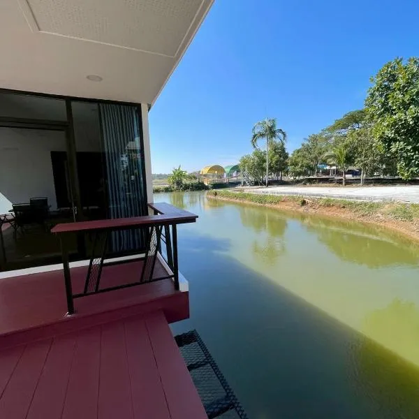 The Lakefront Collective in Buriram, Thailand, hotel en Ban Nong Muang