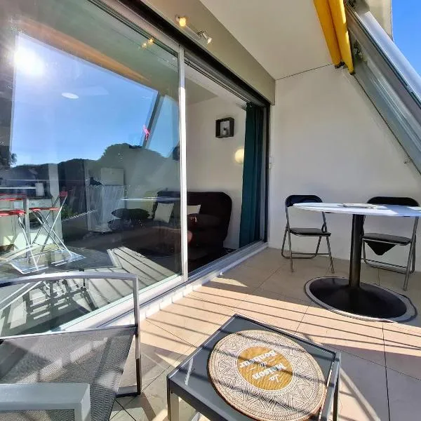 Studio Escale Plage à Port Camargue - Piscine - TV, hotel i Le Grau-du-Roi