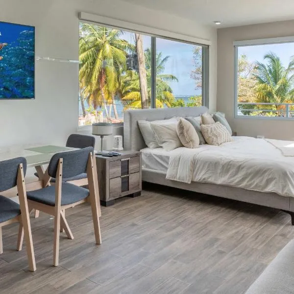 AQUA Terrazas Studio 7 - Beachfront Getaway with King Bed & Pool, hotel Doradóban