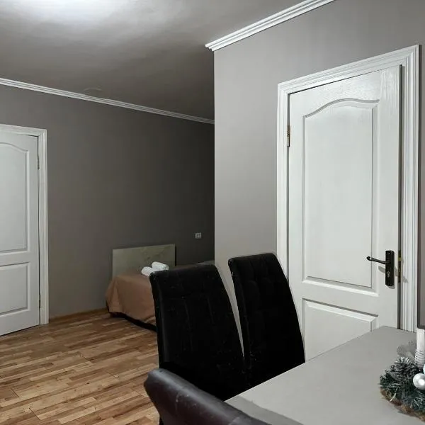 ZWIN Apartment 2, hotel a Skole