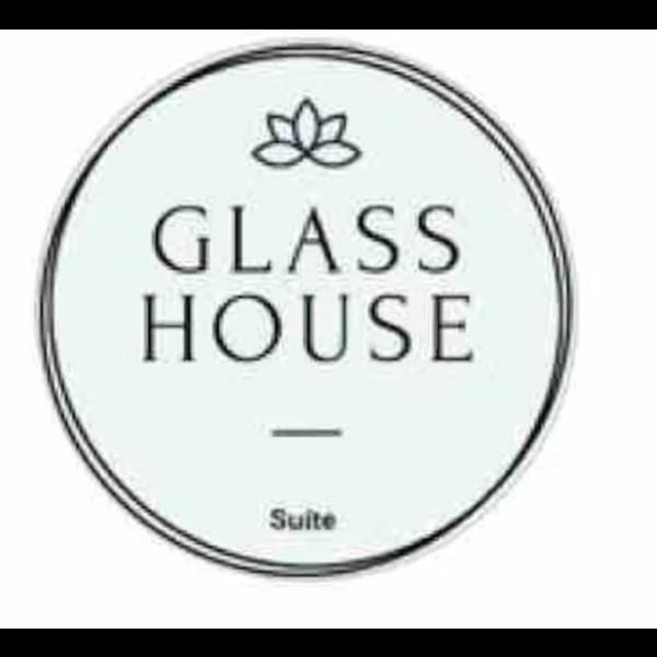 suite master Glass House