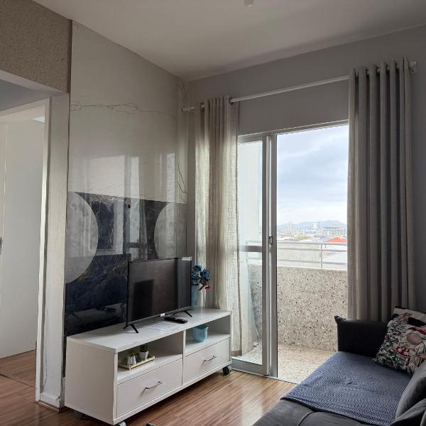 Lindo apartamento completo e com garagem coberta - Foto 2