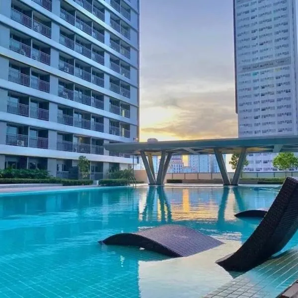 JL's City Hideaway at Fame Residences, hotel i Manila