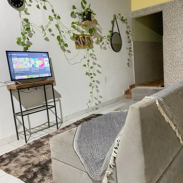 Casa econômica no centro de Diamantino, hótel í Diamantino