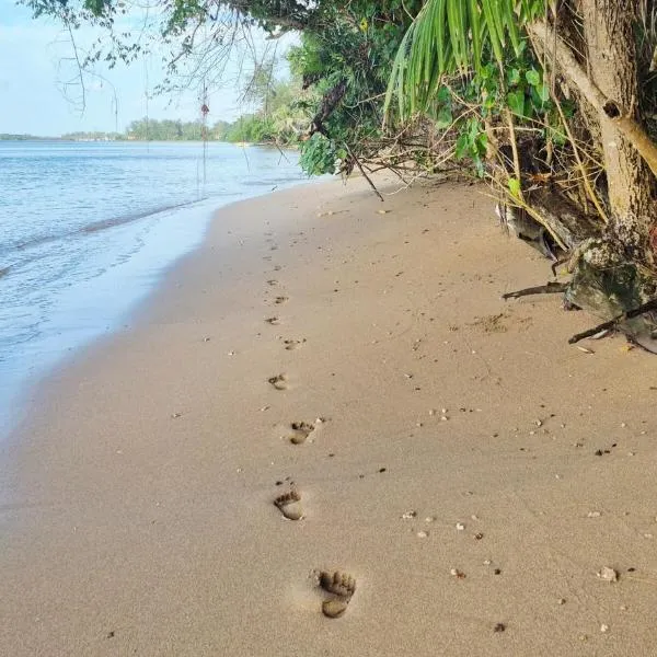 Slice of Paradise with Private Beach, готель у місті Agat