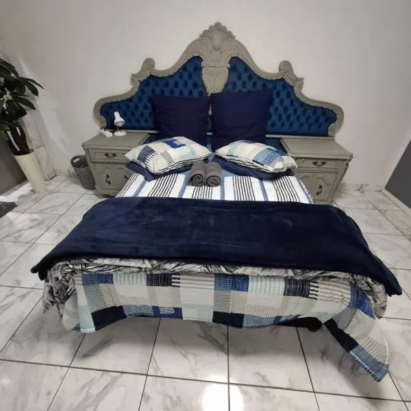 Villa Caramia Guest Lodge, khách sạn ở Jan Kempdorp