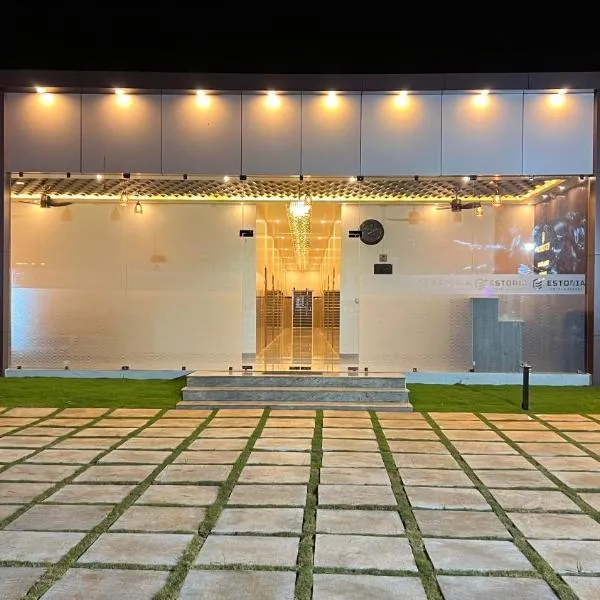 Estoria Hotel and Resort: Kadakola şehrinde bir otel