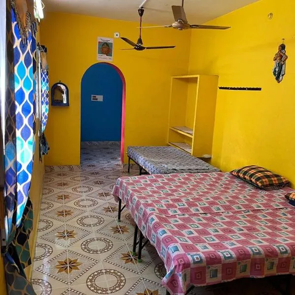 Guest House Near Kamatchi Amman Temple Non AC and No Car Parking Check in 8Pm Check out 9Am, hotel in Kanchipuram