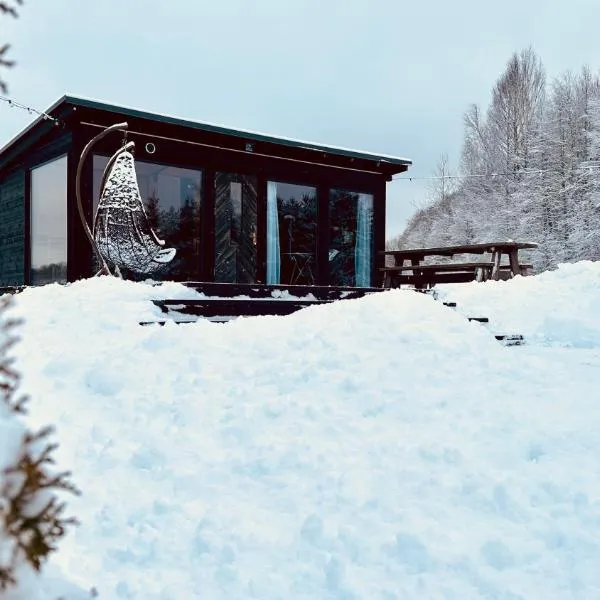 Melnā kalna kamene, sauna iekļauta cenā, hotel in Vestiena