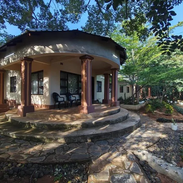 Kalahari Sand Ridge Inn - Quiet Self-catering Eco Lodge Near Victoria Falls, Livingstone, hotel a Livingstone