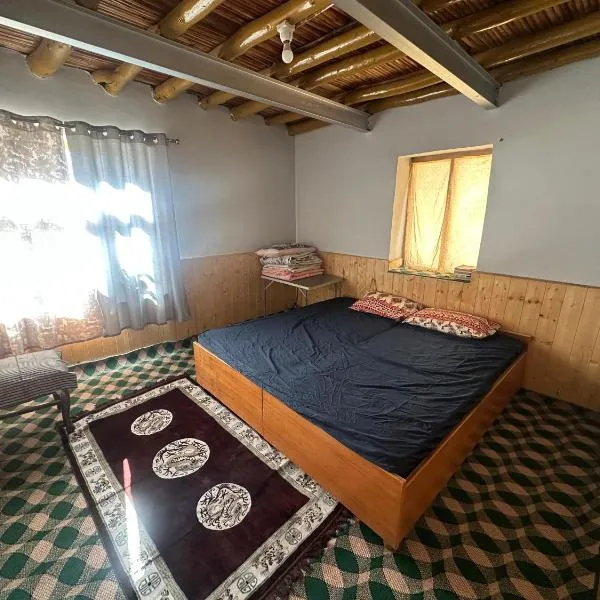 The Dhankhar Story Home Stay، فندق في Dankhar Gömpa