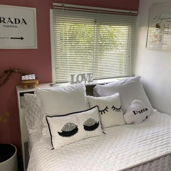 Relaxation guaranteed, equipped and cozy studio, sea view, hotel din Le Moule