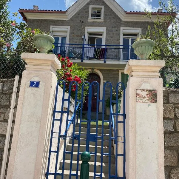 Appartement plein centre avec jardin de 40m2 près des plages, viešbutis mieste Propriano