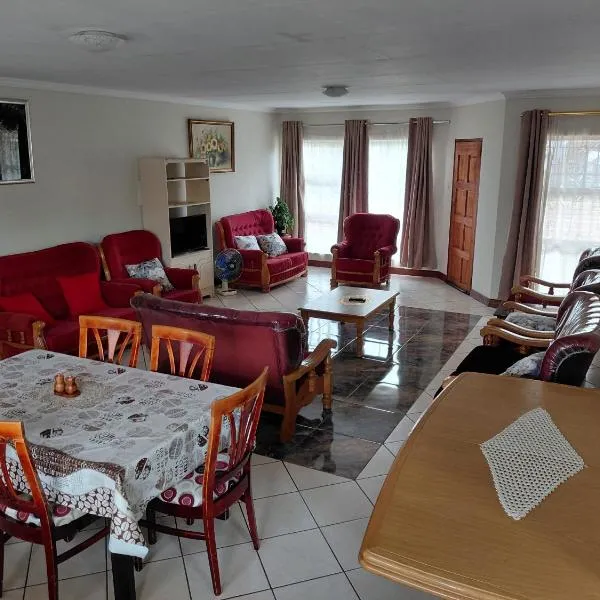 VSA SELF CATERING Accommodation Unit 2 entire house、ニューカッスルのホテル