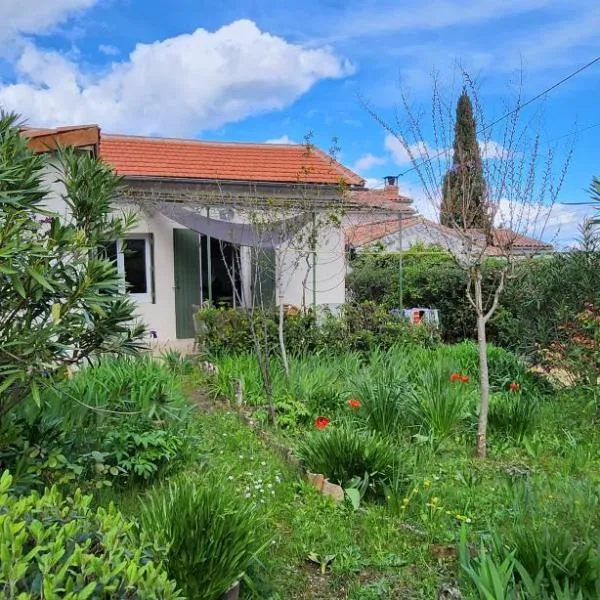 Mazet Chantilly, 3 étoiles Gîtes de France, Alès, hotel in Alès