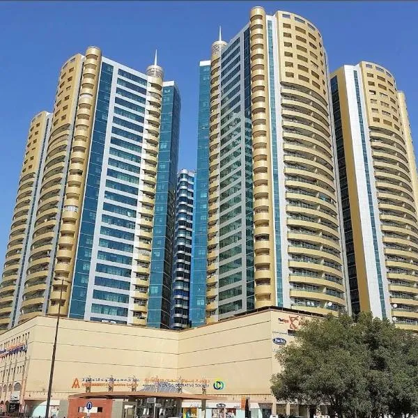 Cozy Room with shared 2 whasroom Rashdiya 1 Ajman, Hotel in Adschman