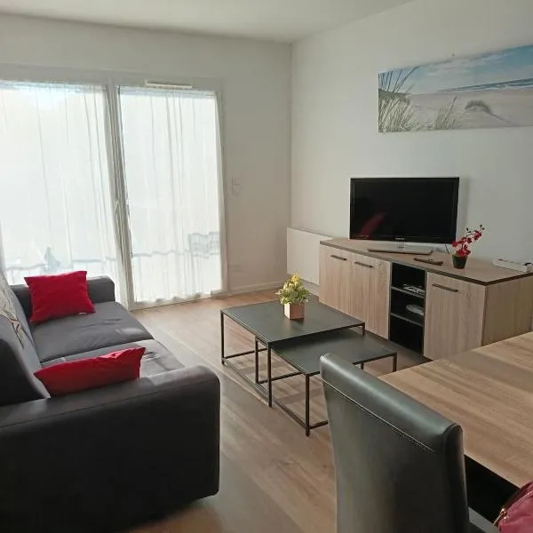 Appartement de charme en plein centre-ville, 20 min à pied de la plage et 5 min des commerces et du marché, hotel in Saint-Jean-de-Monts