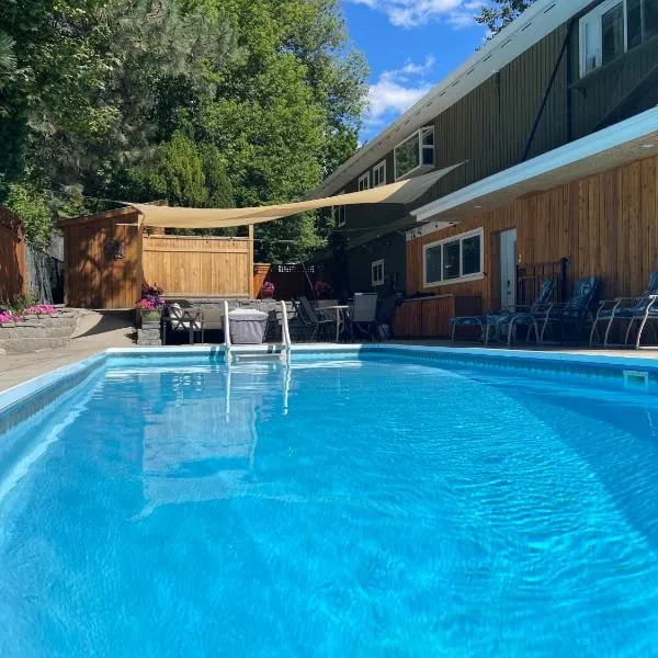 Bright poolside walkout two bedroom basement suite in the Okanagan, Hotel in Penticton