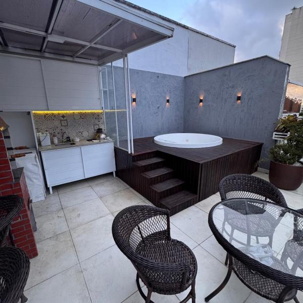 Cobertura flat com excelente área externa e jacuzzi