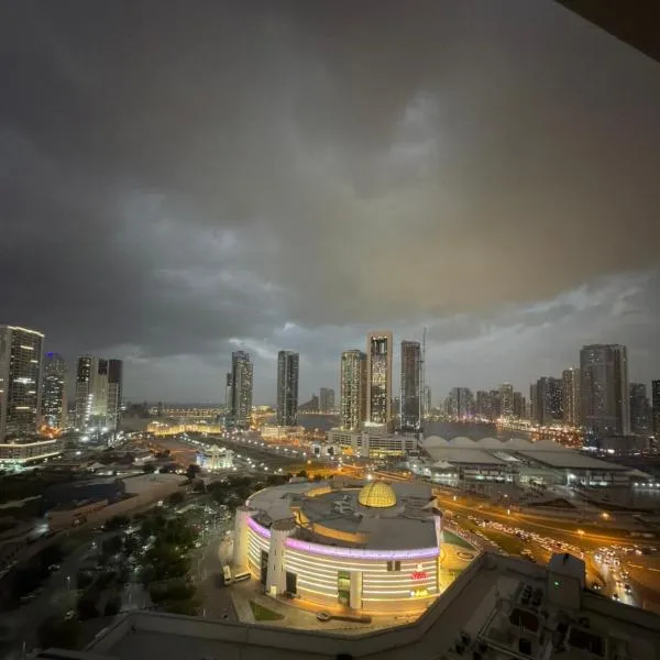 Panoramic Sea & Skyline View Private Room, hotel u Šardži