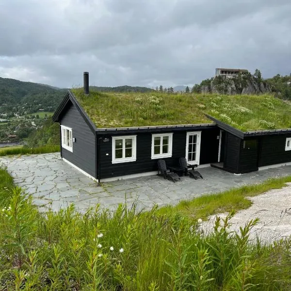 Fantastic view, great holiday house with sauna in Sirdal, hotel in Haugen