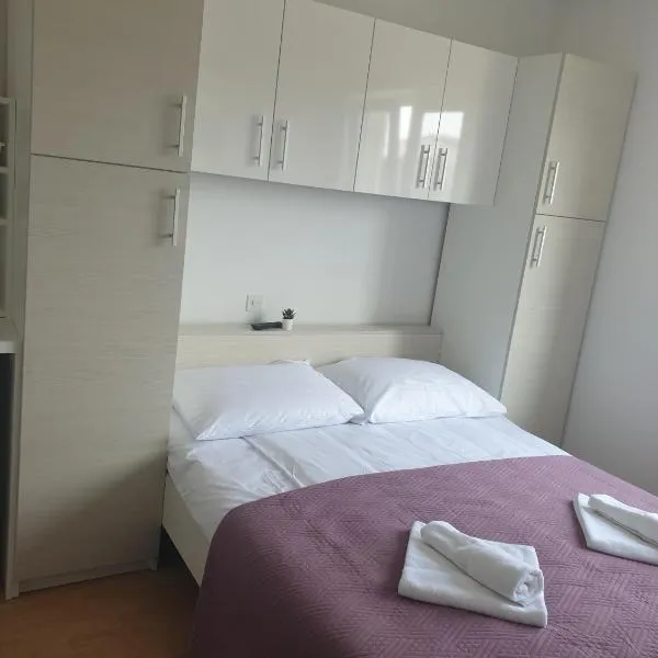 Soba brez balkona, hotel in Stara Novalja