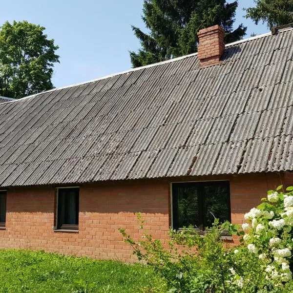 Namiņš Brīviņi, отель в городе Яунелгава