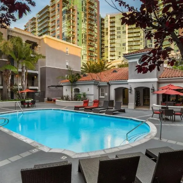 Marina Del Rey Luxe 2-Bedroom & 1-Bedroom - Hot Tub, Pool Table, Grill & Cinema Projector, Hotel in Marina del Rey