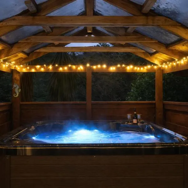 Hill Top Hideaway - Self Contained Guest Suite with Private Spa, hotel u gradu Pukerua Bay