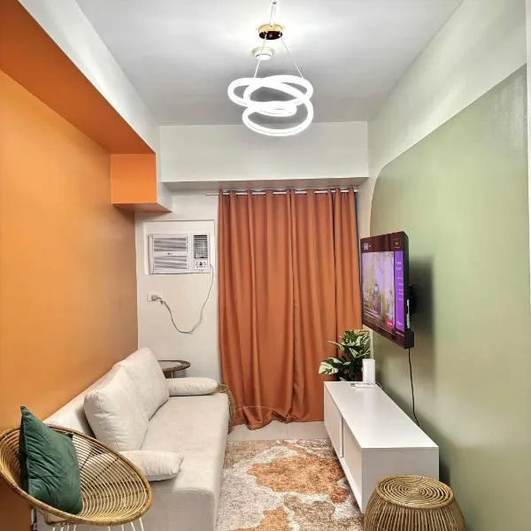 NM 1BR Condo with Balcony at Horizons 101, hotel di Kota Cebu