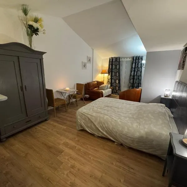 L'olivier TESSA Hôtesse suite 30m2 terrasse 20m2, Hotel in La Celle