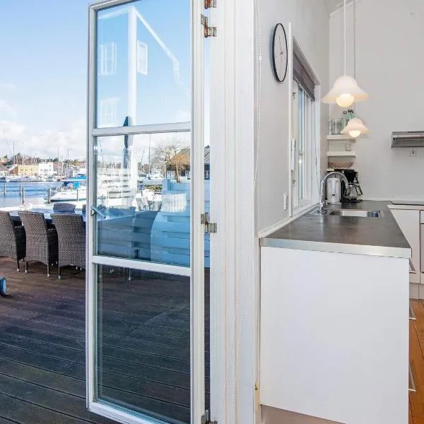 Holiday home on a holiday park in Ebeltoft, hotel em Ebeltoft