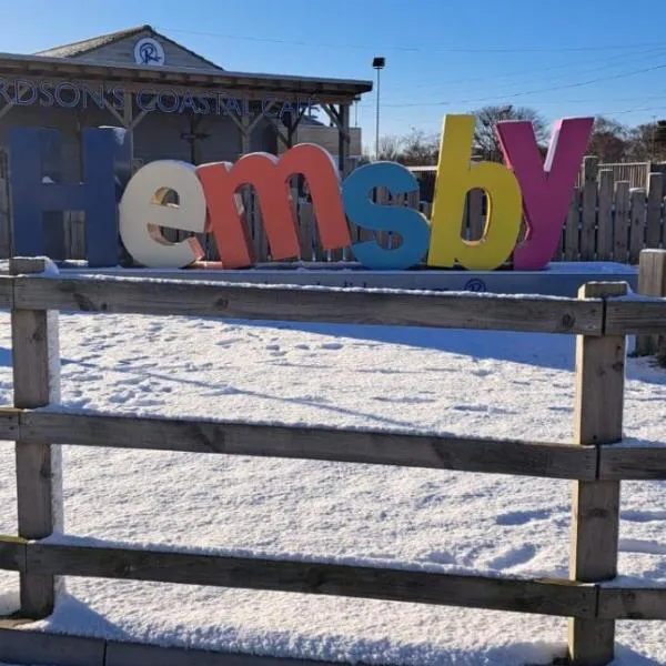 Belle Aire Beach Retreat at Hemsby with FREE WIFI Bed linen included Freely tvs in bedrooms and onsite entertainment, Hotel in Hemsby