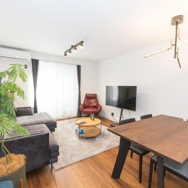 Osaka Station 3min Direct Namba 11min Direct 6min Walk to Station 4BR House, готель в Осаці
