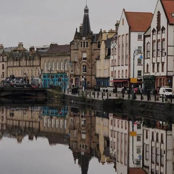 Cozy flat on the water of Leith, hotel v Edinburghu