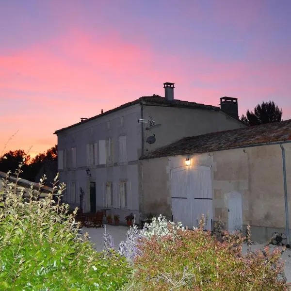 La Vieille Distillerie, hotel in Le Tâtre