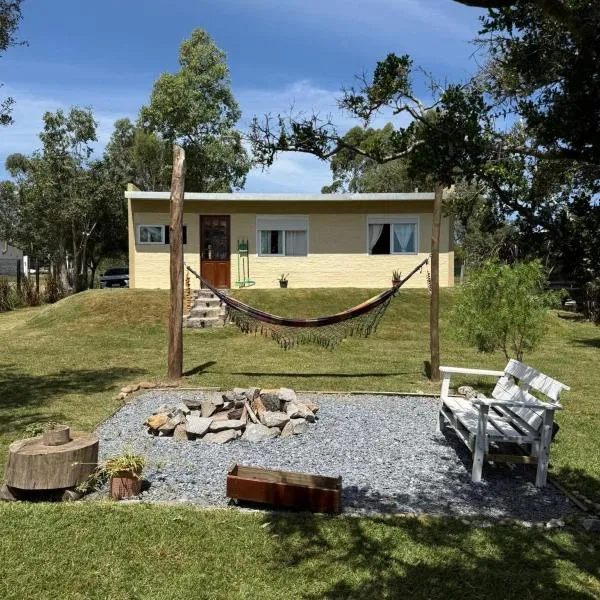 Casa en Punta Colorada con gran fondo y fogón, Hotel in Punta Colorada