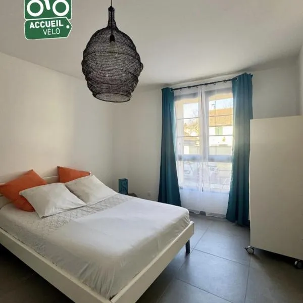 Hébergement neuf, centre-ville de Morestel - Résidence Boyraz: Morestel şehrinde bir otel