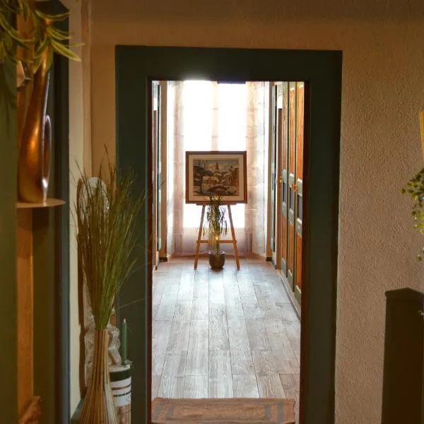 Hôtel de la Couronne, hotel i Les Bois