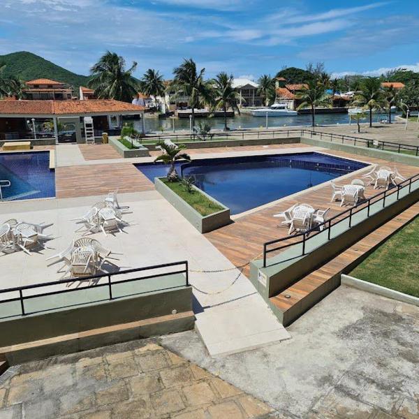 Casa com Piscina em condominio