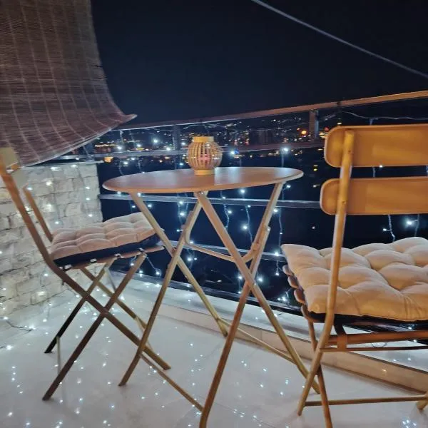 Skopje with beautiful city view! Renovated!, hotel en Vodno