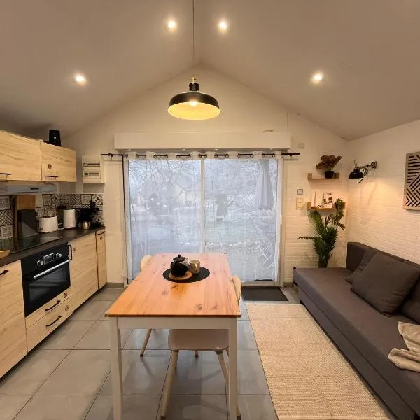 Cottage-Gite & Jacuzzi - Chez Flo & Marc, hotel in Chouzy-sur-Cisse