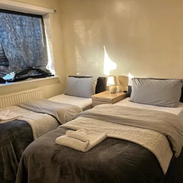 Contractor & Family Friendly House Romford, hotel in Havering