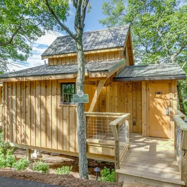 The Blackjack Oak in Treehouse Grove at Norton Creek, hotel in Gatlinburg