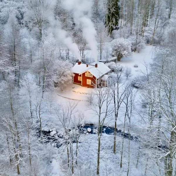 Vallevägen Country Retreat - Private Pond, Fireplace & Nature，位于Öglunda的酒店