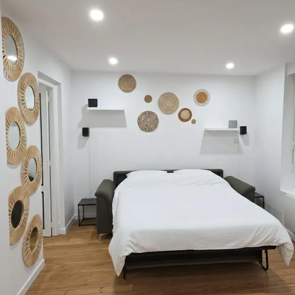 Appartement rénové à neuf Centre Gare Gisors lestroishorizons, hotel a Gisors