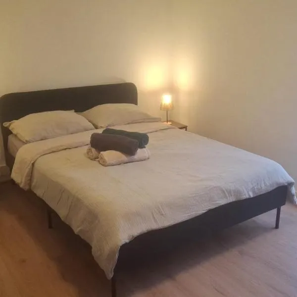 Maison Jardin aéroport Charleroi，沙勒羅瓦的飯店