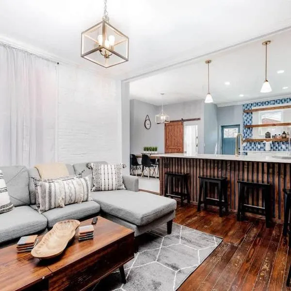 Home 4/ King Beds - Large Garage by StayStLouis, Hotel in Soulard