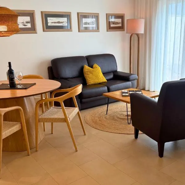 Pine Tree Seaside Apartments 500m to Beach, hotel en Albufeira