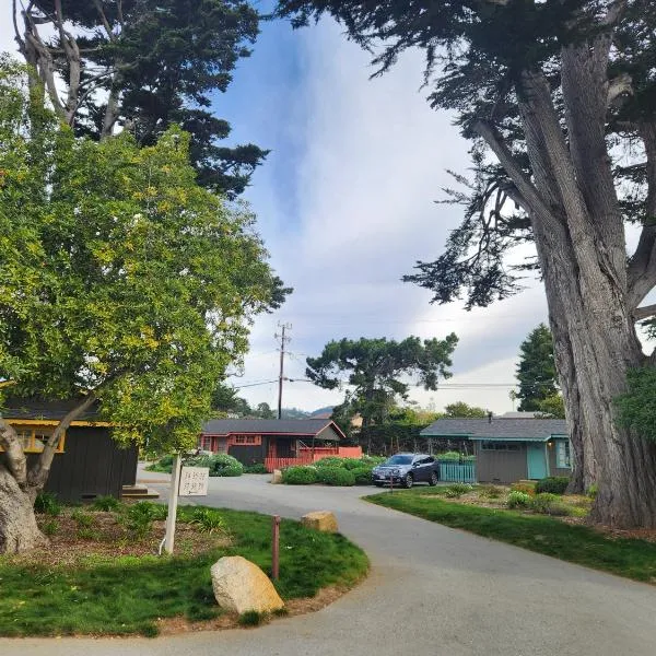 Carmel River Inn & Cottages، فندق في كرمل